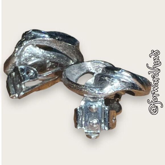 Vintage Silver Tone Clip On Earrings - Picture 9 of 12